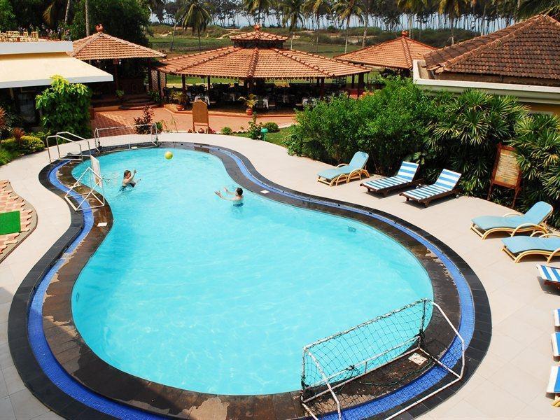 Coconut Grove Beach Resort Colva Exterior photo