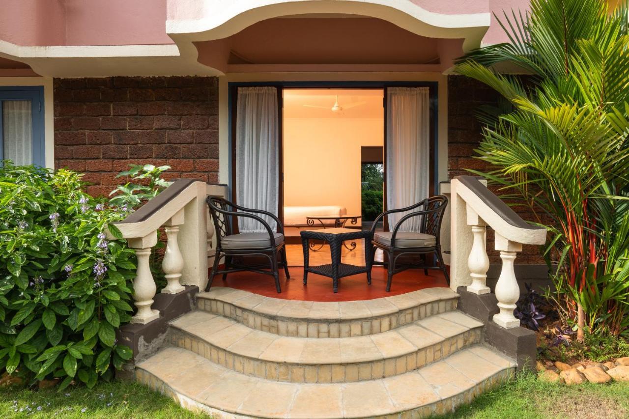 Coconut Grove Beach Resort Colva Exterior photo